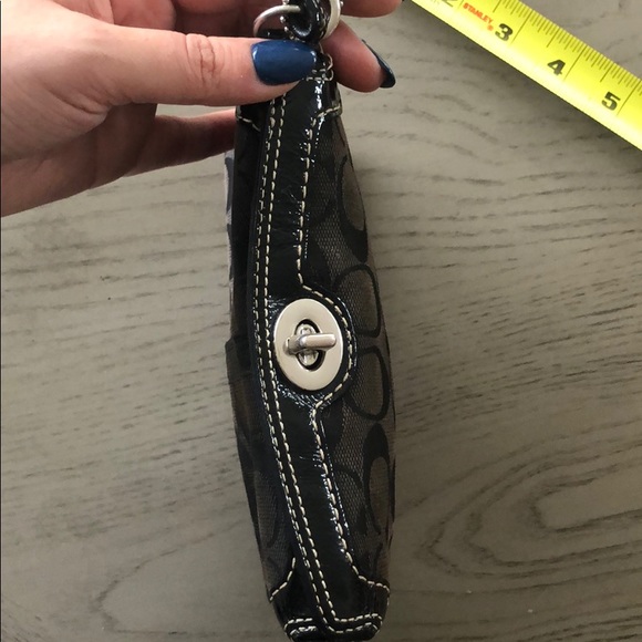 Coach Wristlet ! - Picture 4 of 5